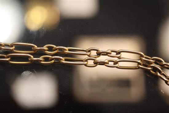 An 18ct gold albert hung with a cast lion charm 50 cm.